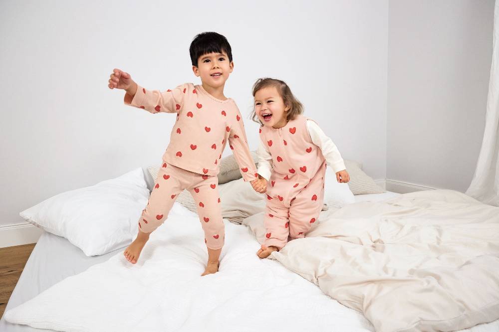Lässig Kinder Schlafoverall 2,5 TOG - Herz, Rosa Im Verkauf