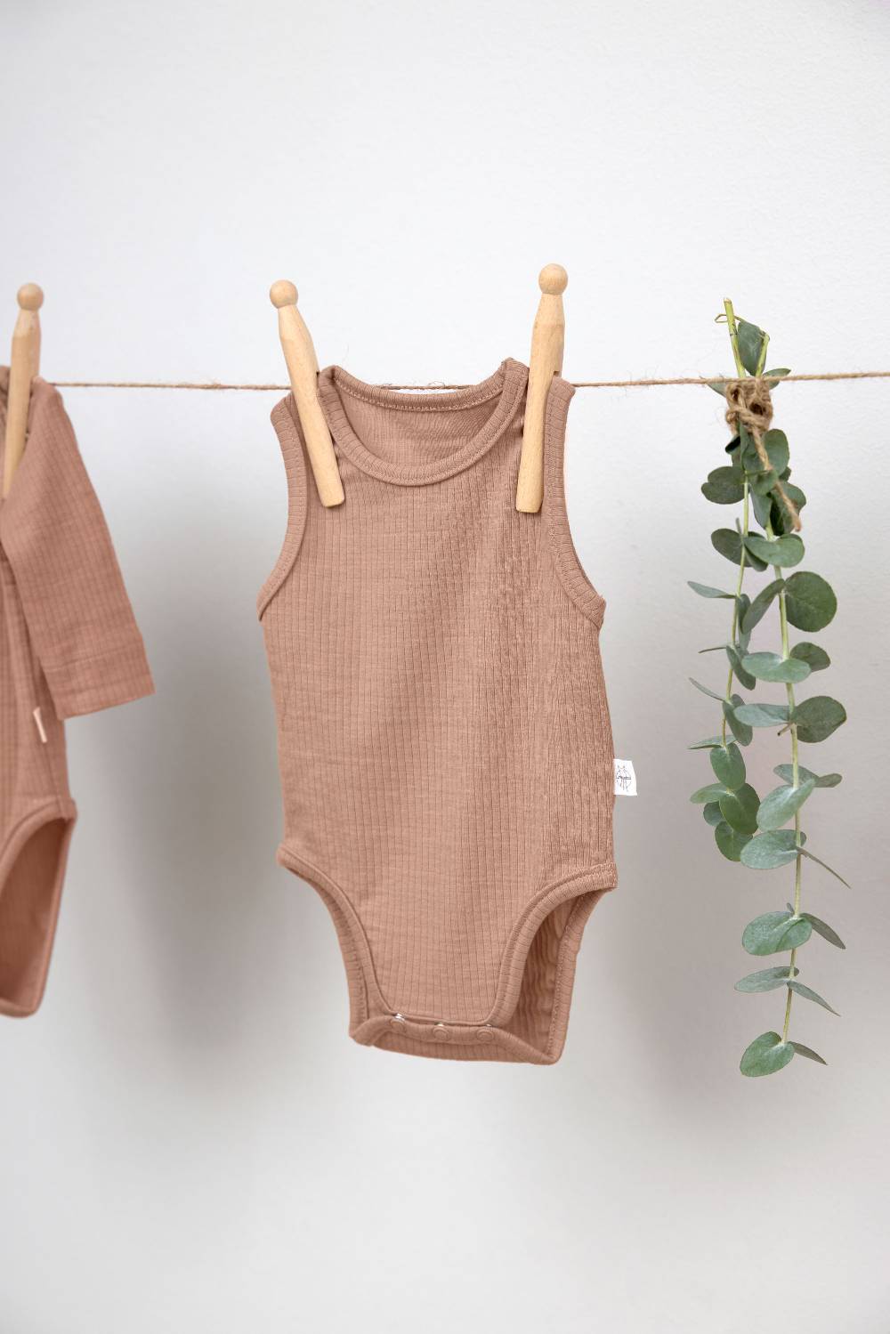 Lässig Baby Body - Ärmellos gerippt, Hellbraun Wochenangebot