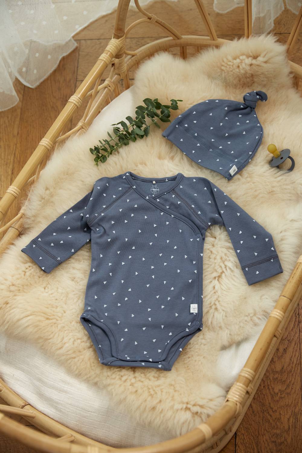 Lässig Baby Wickelbody langarm - Bio Baumwolle, Dreiecke, Blau Räumungsverkauf