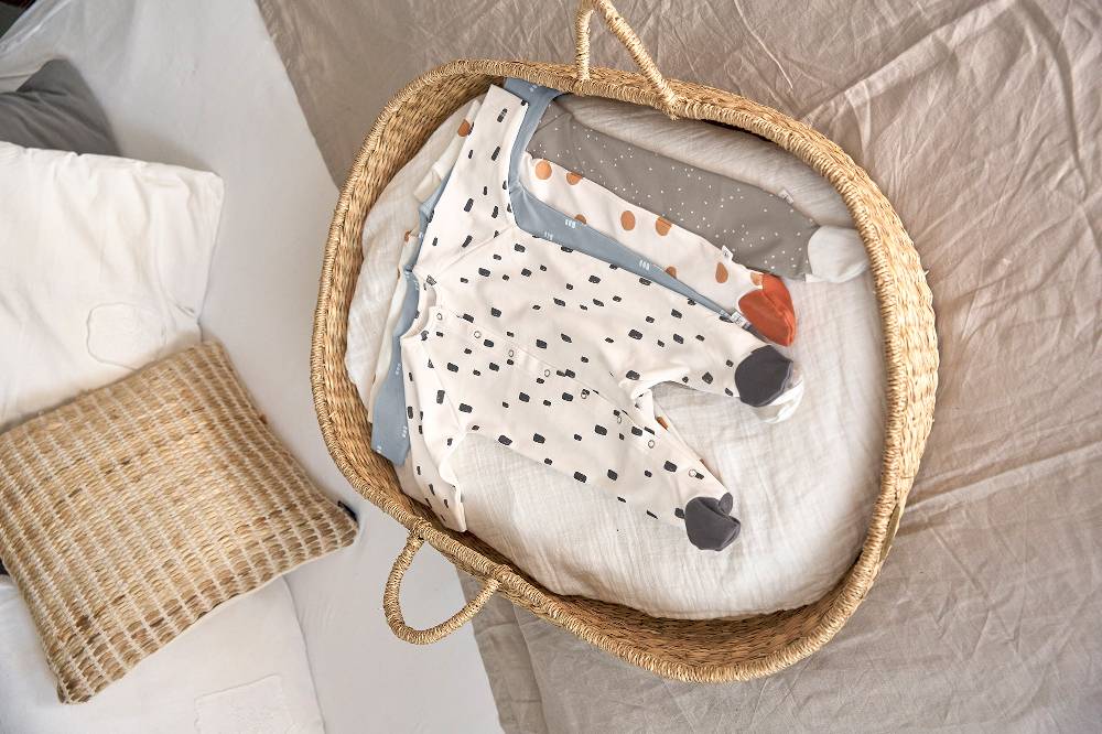 Lässig Baby Schlafanzug mit Füßen - Bio Baumwolle, Big Dots, Weiß Tägliche Deals