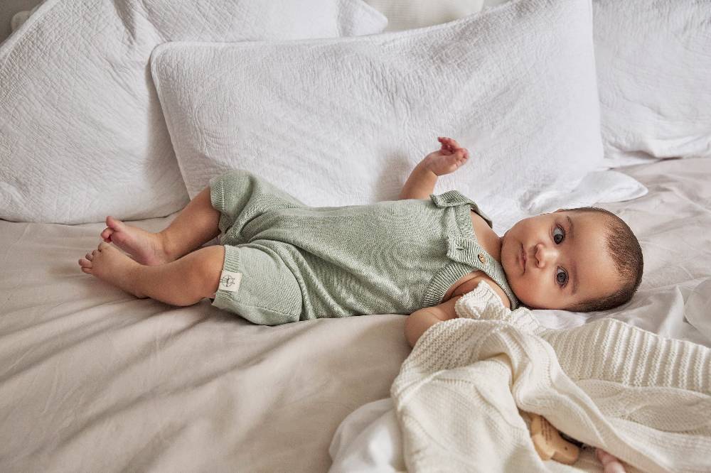 Lässig Baby Strampler - gestrickter Jumpsuit, Salbei Sonderangebot der Fabrik