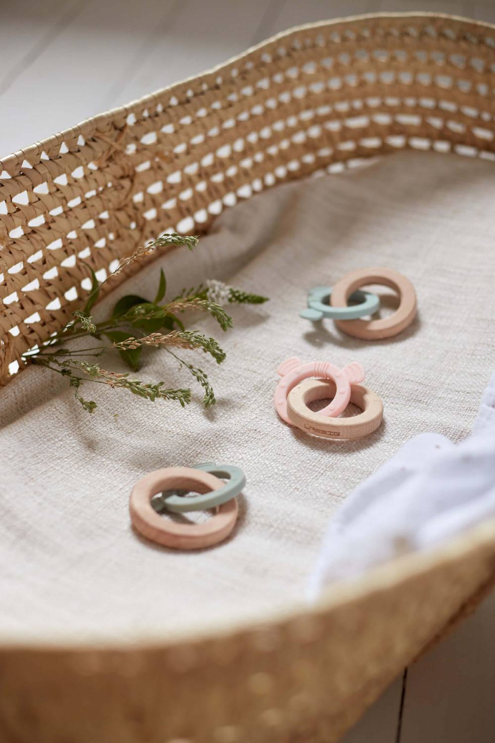 Lässig Holz Greifling mit Beißhilfe - Teether, Little Chums Dog Blitzverkäufe