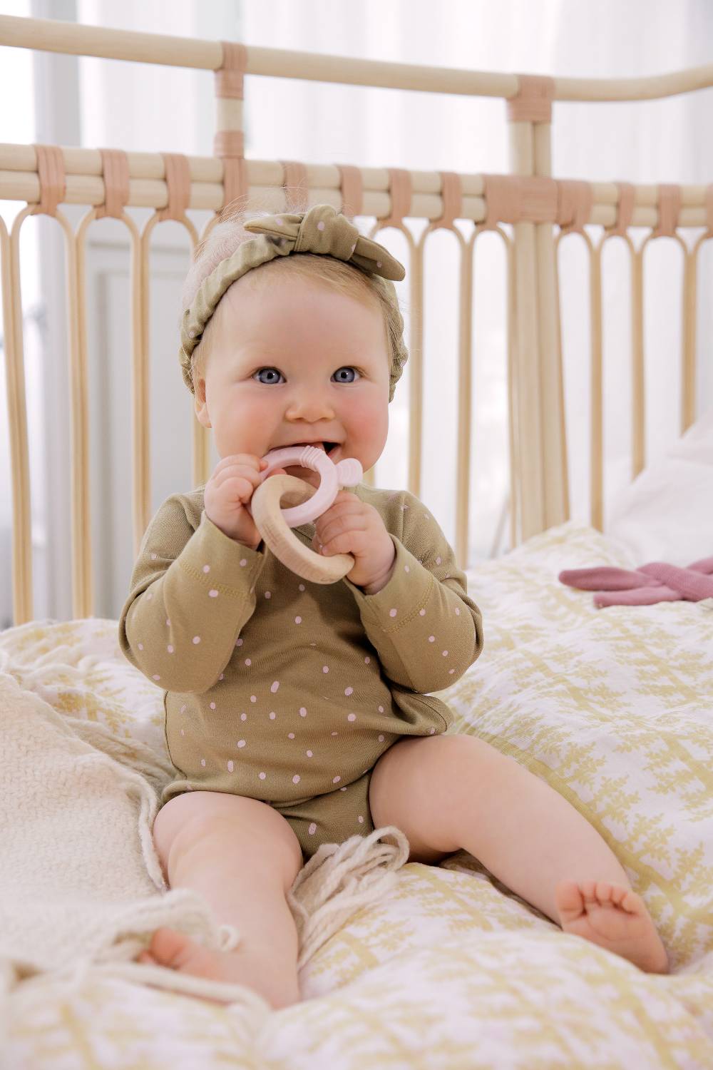 Lässig Baby Body langarm - Bio Baumwolle, Punkte, Gelb Auslauf
