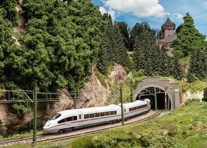 Märklin Triebwagenzug ICE 3, Baureihe 403 Riesige Ersparnisse