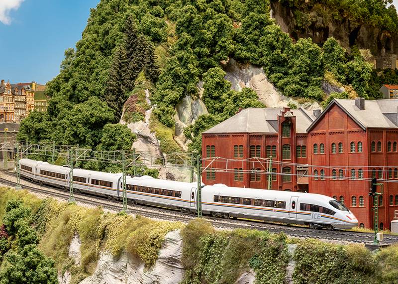 Märklin Triebwagenzug ICE 3, Baureihe 403 Riesige Ersparnisse