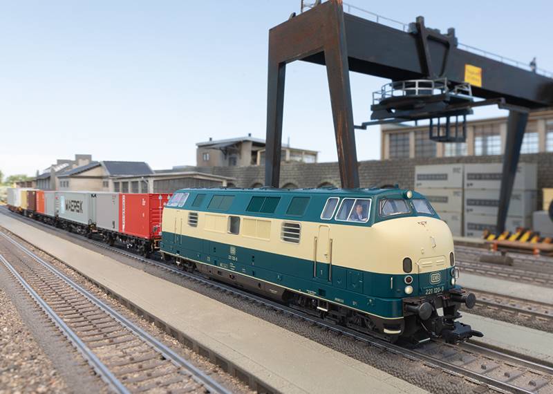 Märklin Schwere Diesellokomotive Baureihe 221 Tiefpreis