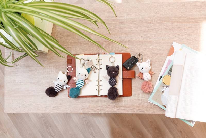 NICI Schlüsselanhänger Schutzkätzchen schwarz-weiß gestreift NICI GREEN zollfrei