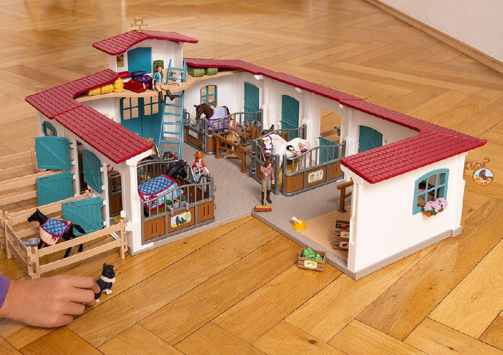 Schleich Sattelkammer Hotsell