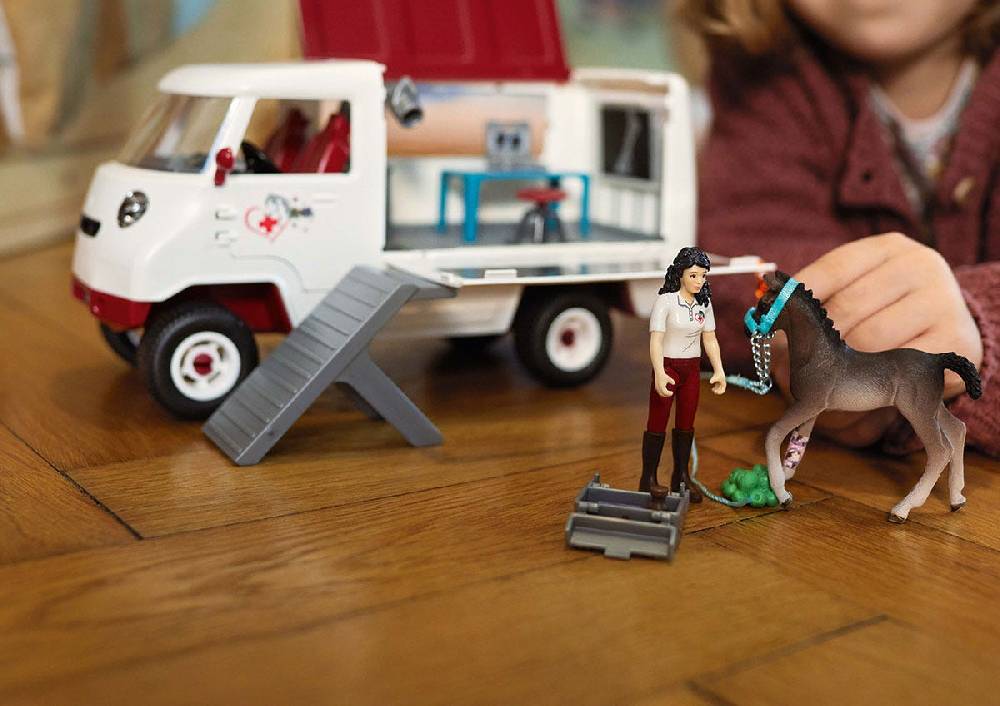 Schleich Mobile Tierärztin mit Hannoveraner Fohlen Günstig kaufen