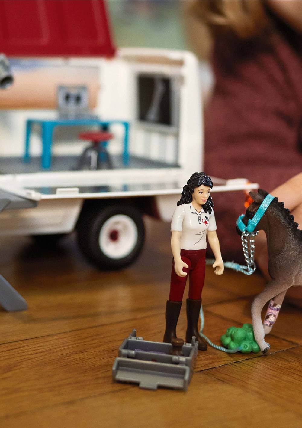 Schleich Mobile Tierärztin mit Hannoveraner Fohlen Günstig kaufen