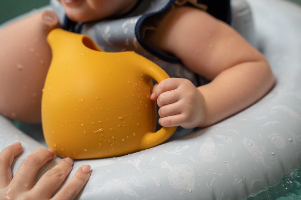 babymarkt Silikon Gießkanne Honey Gold Vierteljährliche Förderung