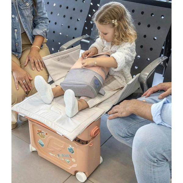 babywalz Stokke® - JetKids™ by Stokke®Reiseset inkl. BedBox und Wickelrucksack coral pink 2025