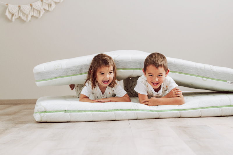 babyonlineshop Träumeland Universum Matratze 90 x 200 cm Flash Sale