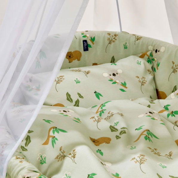 babyonlineshop Alvi Birthe Stubenwagen weiß Komplettset BIO Matratze Himmelstange und Garnitur Koalas World Verkauf