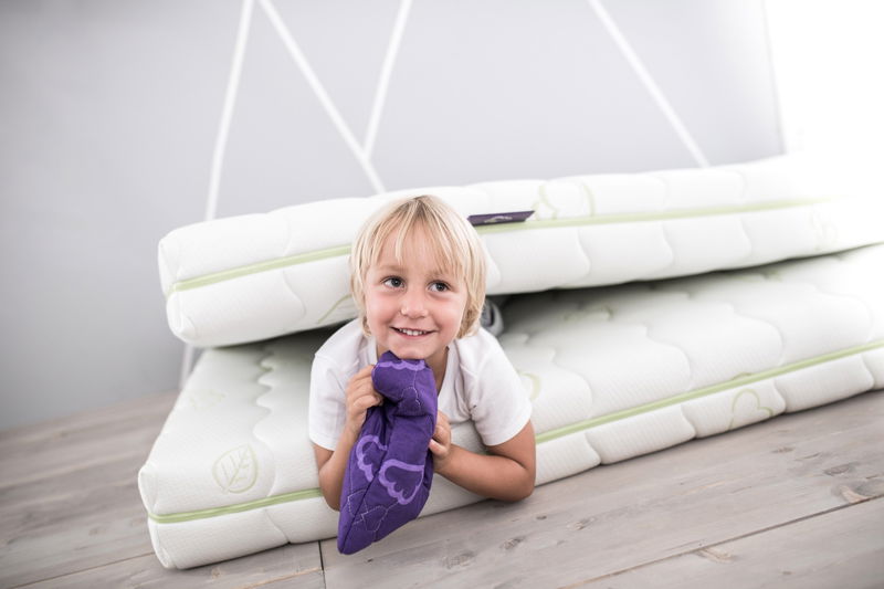 babyonlineshop Träumeland Universum Matratze 90 x 190 cm Versandkostenfrei
