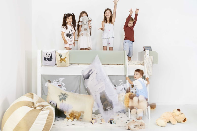 babyonlineshop Manis-h Halbhohes Bett ARN 90x200 cm Pfosten Buche inkl. Kommoden & Regal - 22 Farben wählbar ( Farbe Bett: Snow White / -11 mit Absturzsicherung NORMAL 10400-Farbe Snow White / -11 Snow White / -11) Kostenloser Versand