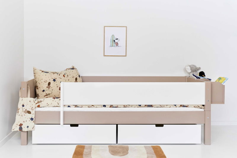 babyonlineshop Manis-h Einzelbett MIMER 90x200 cm Pfosten Buche Absturzsicherung & Schubkästen - 22 Farben wählbar Rabatte dieses Monats